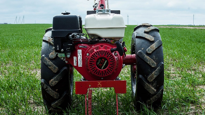 Máy kéo đi bộ phía sau cũng có thể cắt cỏ Máy kéo đi bộ phía sau cũng có thể cắt cỏ