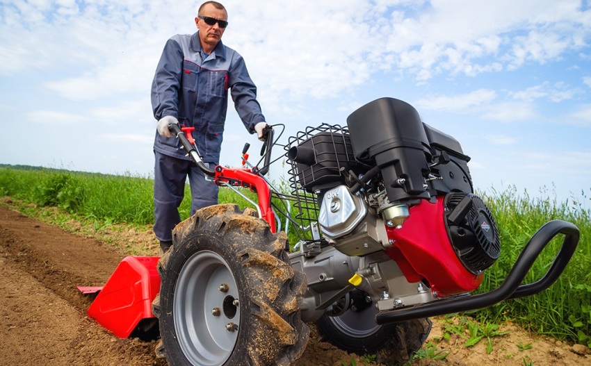 Máy kéo đi sau mạnh mẽ với động cơ đốt trong Máy kéo đi sau mạnh mẽ với động cơ đốt trong