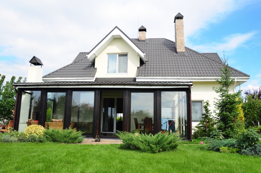 Nowoczesny dom parterowy z pomieszczeniem na poddaszu Nowoczesny dom parterowy z pomieszczeniem na poddaszu