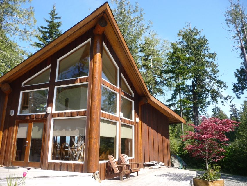 Piękny dworek w stylu górskiej chaty Piękny dworek w stylu górskiej chaty