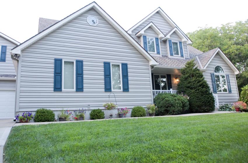 Plastikowa okładzina elewacji domu prywatnego Plastikowa okładzina elewacji domu prywatnego