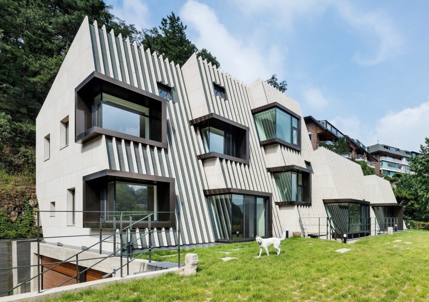 Dom dwukondygnacyjny o oryginalnej architekturze Dom dwukondygnacyjny o oryginalnej architekturze