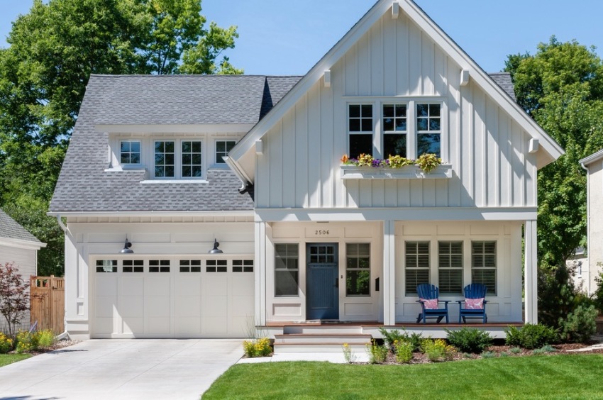 Schludny biały dom w stylu amerykańskim Schludny biały dom w stylu amerykańskim