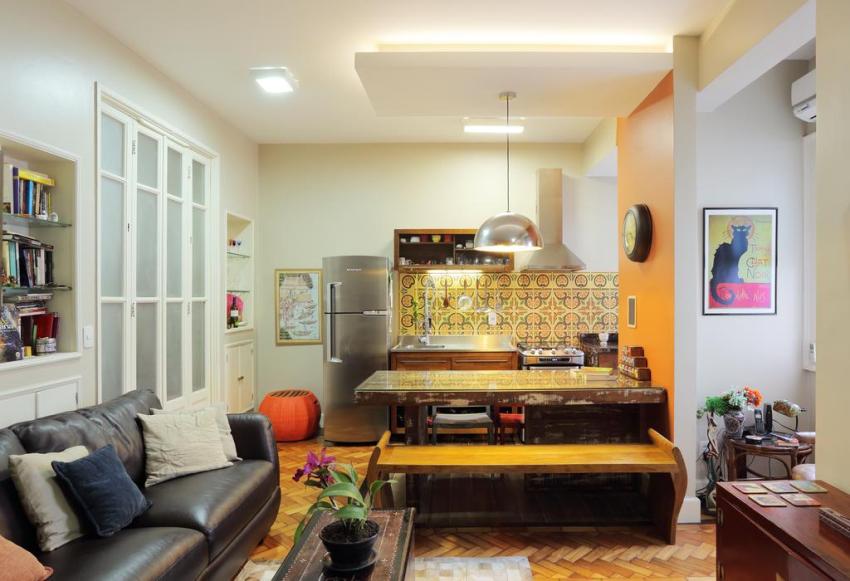 Fartuch kuchenny ozdobiony jasnożółtymi płytkami ceramicznymi Fartuch kuchenny ozdobiony jasnożółtymi płytkami ceramicznymi