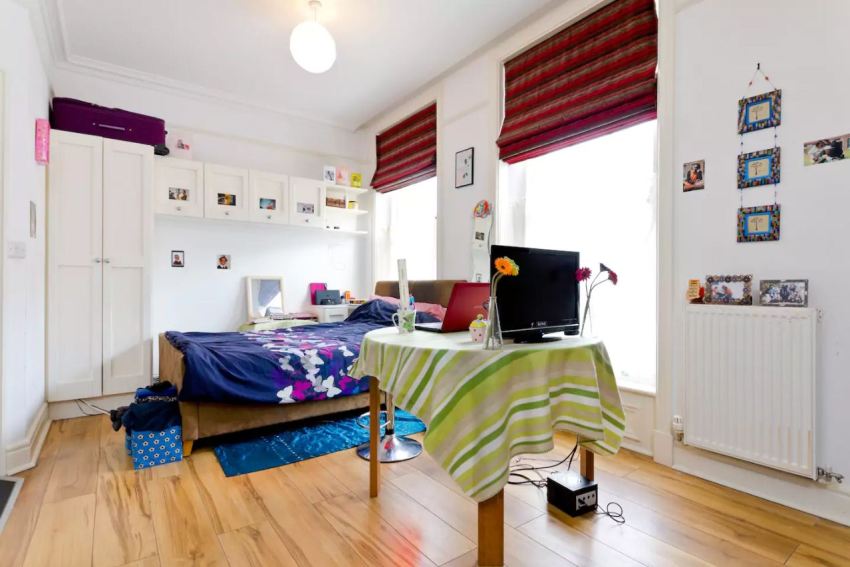 Jeden i ten sam stół może służyć zarówno jako jadalnia, jak i do pracy Jeden i ten sam stół może służyć zarówno jako jadalnia, jak i do pracy