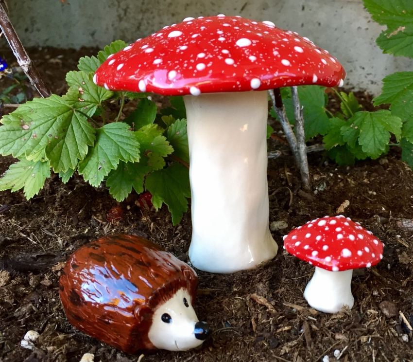 Angka yang diperbuat daripada busa poliuretana, ditutup dengan plaster dan enamel Angka yang diperbuat daripada busa poliuretana, ditutup dengan plaster dan enamel