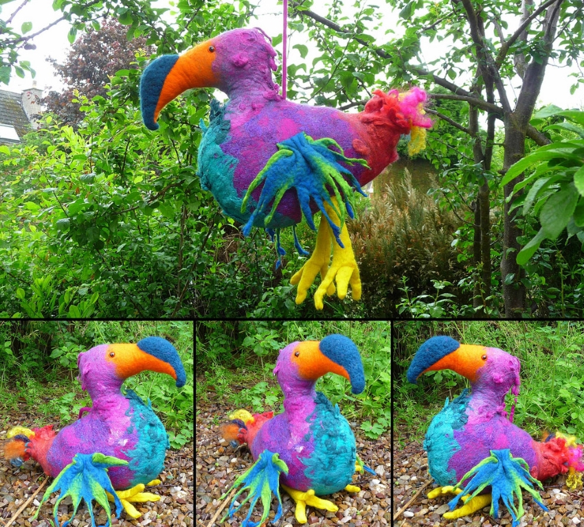 Burung spektakuler yang diperbuat daripada busa dan kain poliuretana Burung spektakuler yang diperbuat daripada busa dan kain poliuretana