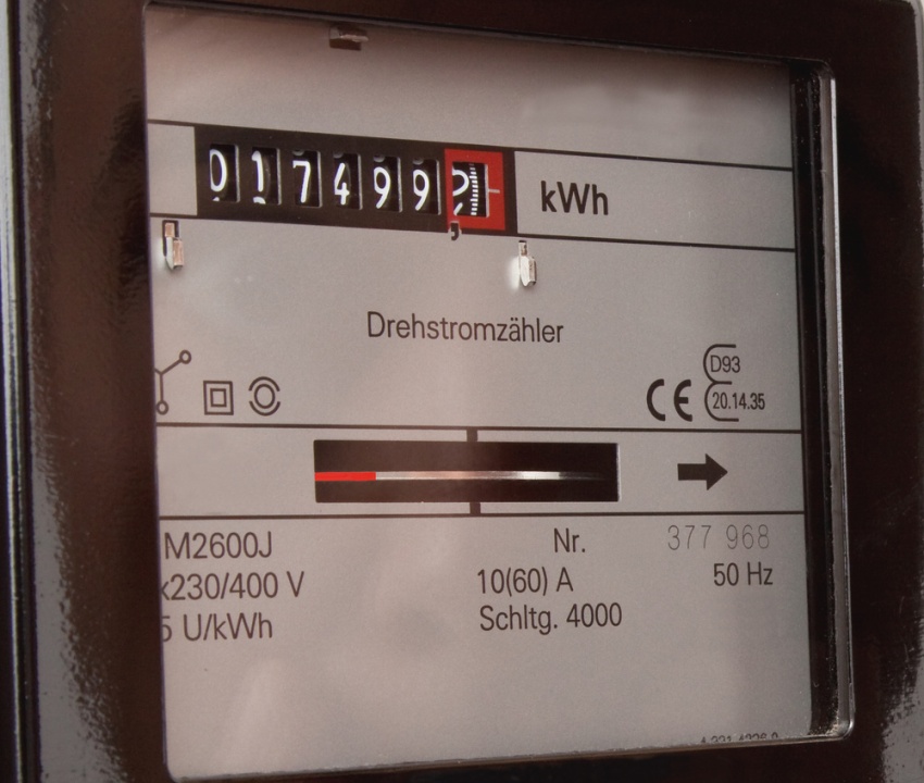 The last digit in the red frame is not taken into account when taking readings. The last digit in the red frame is not taken into account when taking readings.