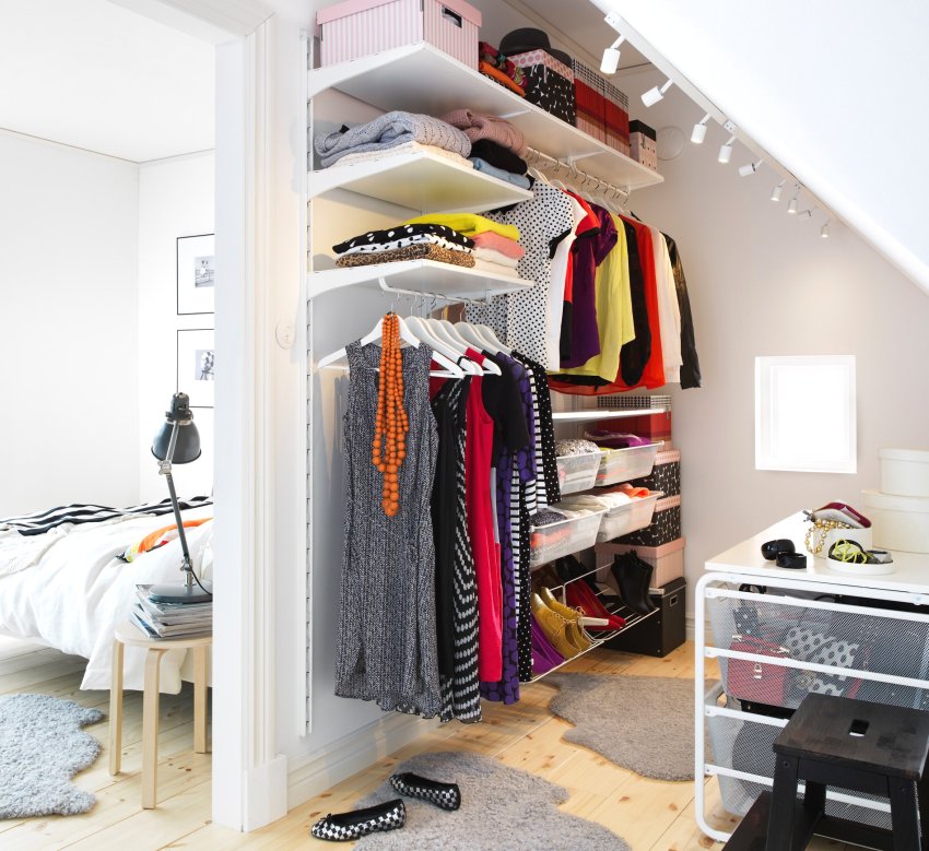 Mała garderoba na poddaszu Mała garderoba na poddaszu