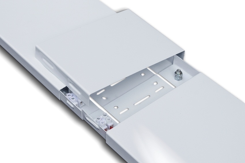 Aluminiumgehäuse zur Montage von elektrischen Heizleisten Aluminiumgehäuse zur Montage von elektrischen Heizleisten