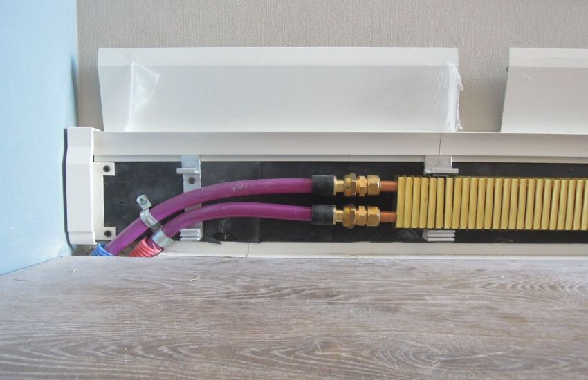 Für die Installation einer Thermosockelleiste benötigen Sie Rohre mit einem Durchmesser von 16 mm Für die Installation einer Thermosockelleiste benötigen Sie Rohre mit einem Durchmesser von 16 mm