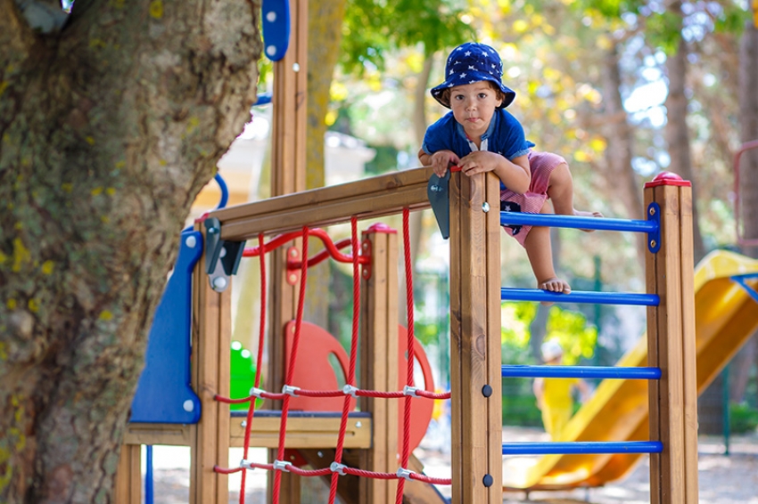 Les complexes sportifs pour enfants sont fabriqués à partir de matériaux respectueux de l'environnement Les complexes sportifs pour enfants sont fabriqués à partir de matériaux respectueux de l'environnement