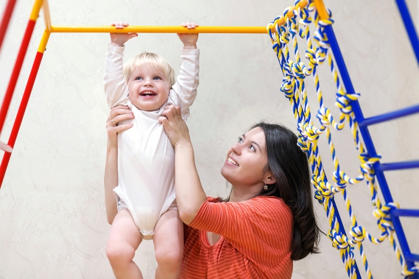 DKS Early start inclui esportes, áreas sensoriais e recreativas, tornando-o constantemente interessante para as crianças DKS Early start inclui esportes, áreas sensoriais e recreativas, tornando-o constantemente interessante para as crianças