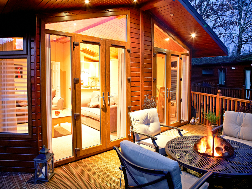 Ekrer brukes ofte på utsiden av huset, sjeldnere for tilgang til gårdsplassen Ekrer brukes ofte på utsiden av huset, sjeldnere for tilgang til gårdsplassen