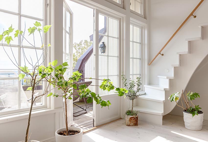 For glassmalerier brukes det mest gjennomsiktige glasset i klasse M1 For glassmalerier brukes det mest gjennomsiktige glasset i klasse M1