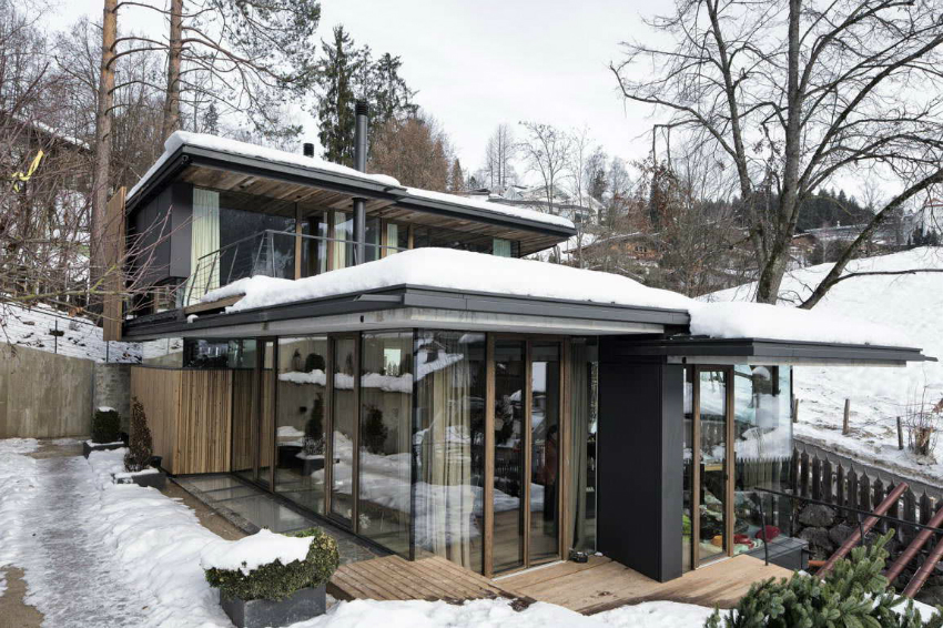 Noen typer glass avviser smuss og fuktighet, så det er ikke nødvendig å vaske dem etter hver vinter-vårperiode Noen typer glass avviser smuss og fuktighet, så det er ikke nødvendig å vaske dem etter hver vinter-vårperiode