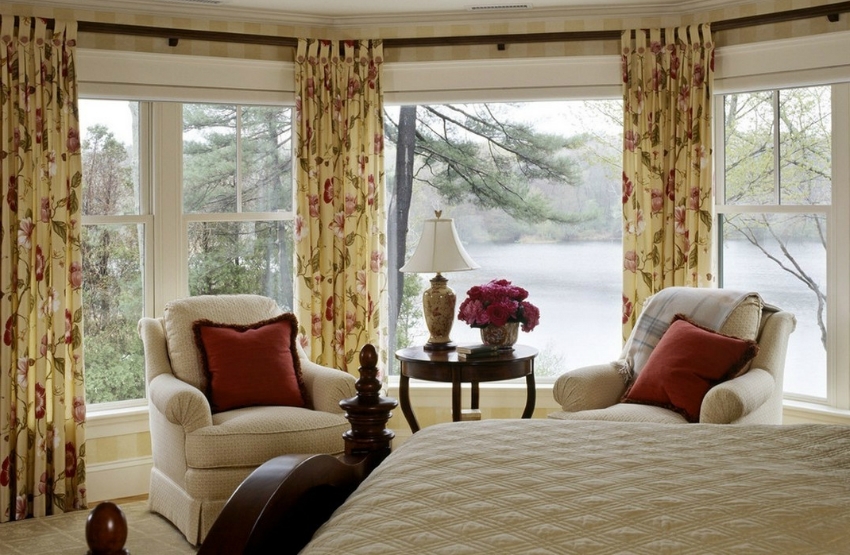 Fransk innglassing på soverommet er populært i landsteder hvor det er lavt nivå av ekstern støy Fransk innglassing på soverommet er populært i landsteder hvor det er lavt nivå av ekstern støy