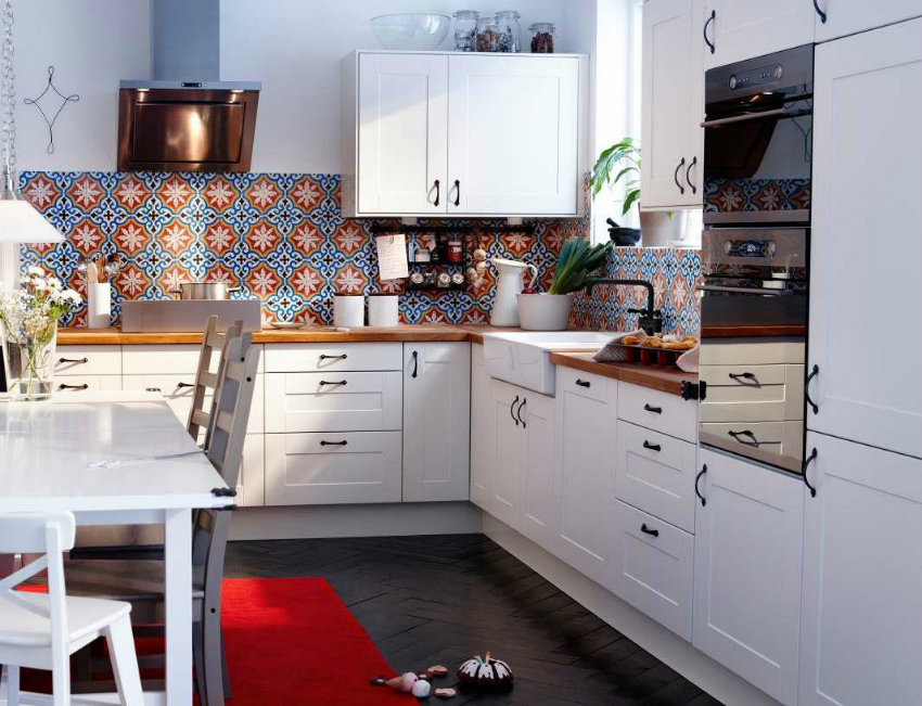 Na výzdobu malej kuchyne je lepšie použiť teplé farby. Na výzdobu malej kuchyne je lepšie použiť teplé farby.