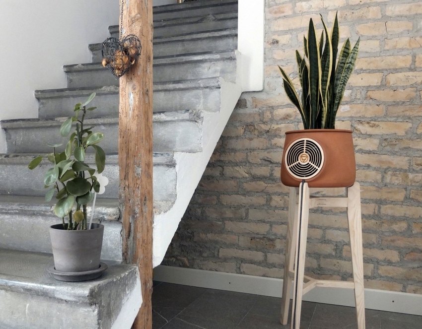 Пример за модерно устройство за йонизиране и овлажняване на въздуха Пример за модерно устройство за йонизиране и овлажняване на въздуха