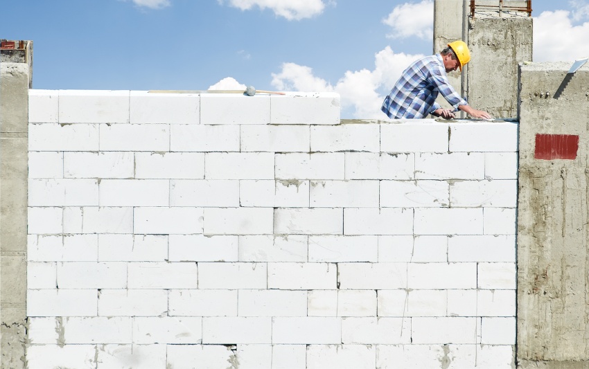 Podizanje zida pomoću plinskih silikatnih blokova Podizanje zida pomoću plinskih silikatnih blokova