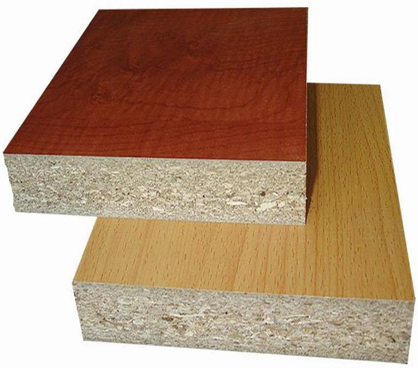 El tauler de xapa sembla que sigui de fusta fina El tauler de xapa sembla que sigui de fusta fina