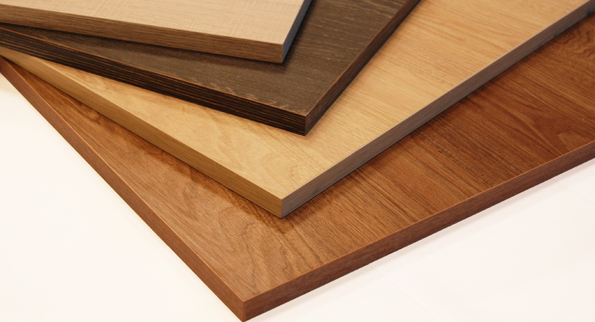 El material de revestiment més fiable i provat és la xapa natural El material de revestiment més fiable i provat és la xapa natural