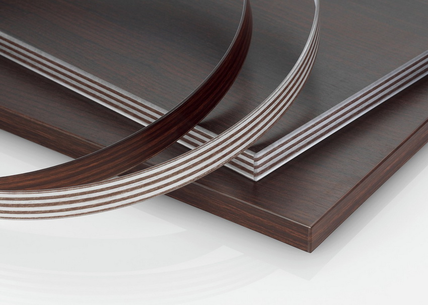 Per refinar el producte, s’enganxa una vora especial als extrems visibles dels panells de aglomerat laminat Per refinar el producte, s’enganxa una vora especial als extrems visibles dels panells de aglomerat laminat