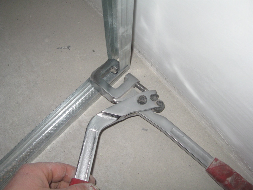 Postupak izgradnje pregrade od gipsane ploče pomoću gips ploče Postupak izgradnje pregrade od gipsane ploče pomoću gips ploče