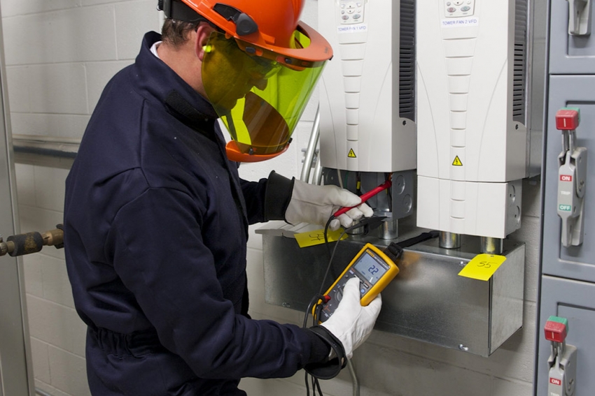 כאשר משתמשים במולטי-טסטרים, חשוב מאוד להקפיד על כל כללי הבטיחות כאשר משתמשים במולטי-טסטרים, חשוב מאוד להקפיד על כל כללי הבטיחות