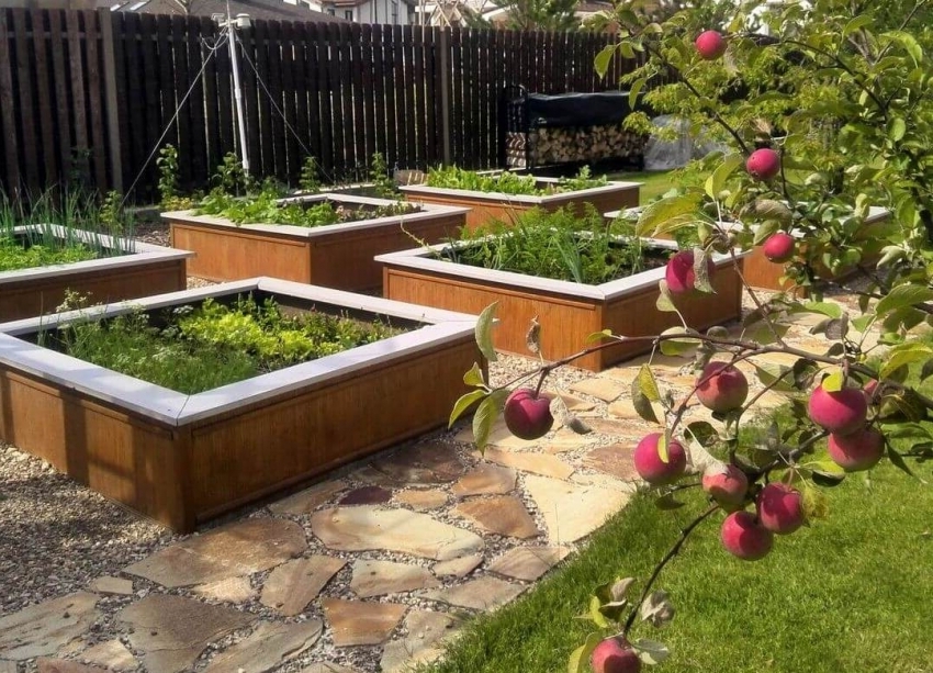 Høye varme senger laget av kvalitetsmaterialer kan tjene eierne i mange år Høye varme senger laget av kvalitetsmaterialer kan tjene eierne i mange år