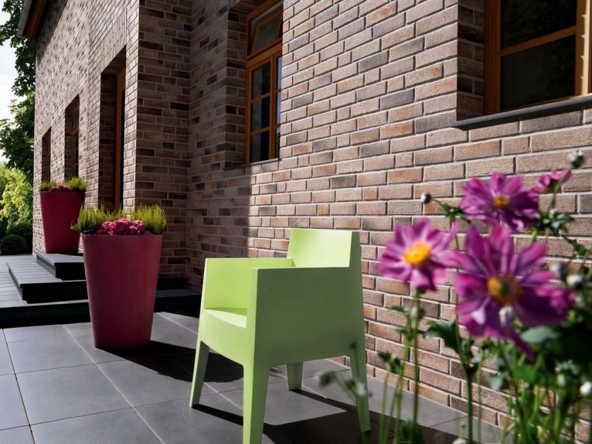 Z zastrzeżeniem wszystkich zasad i zaleceń dotyczących licowania elewacji budynku, żywotność płytek klinkierowych może sięgać nawet 100 lat Z zastrzeżeniem wszystkich zasad i zaleceń dotyczących licowania elewacji budynku, żywotność płytek klinkierowych może sięgać nawet 100 lat