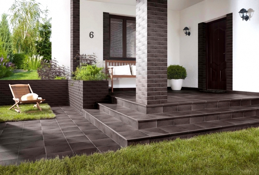 Płytki klinkierowe można również wykorzystać do celów dekoracyjnych, pokrywając tylko część elewacji budynku Płytki klinkierowe można również wykorzystać do celów dekoracyjnych, pokrywając tylko część elewacji budynku