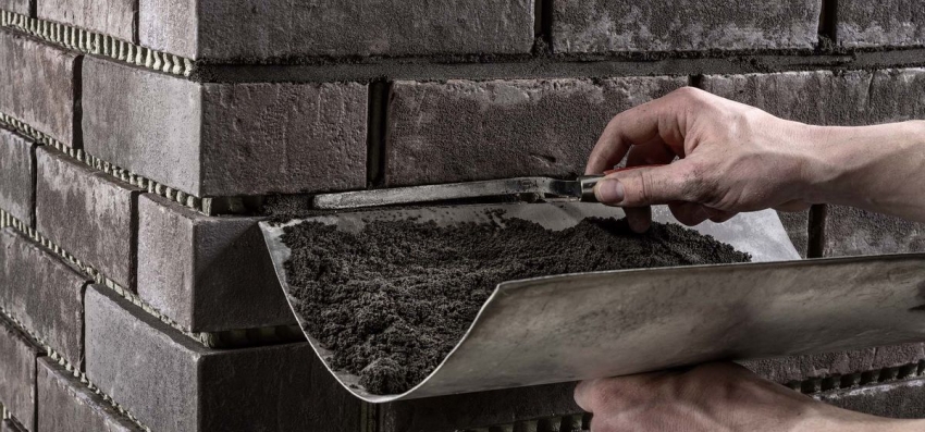 Obróbka szwów mieszanką do aplikacji półsuchej Obróbka szwów mieszanką do aplikacji półsuchej