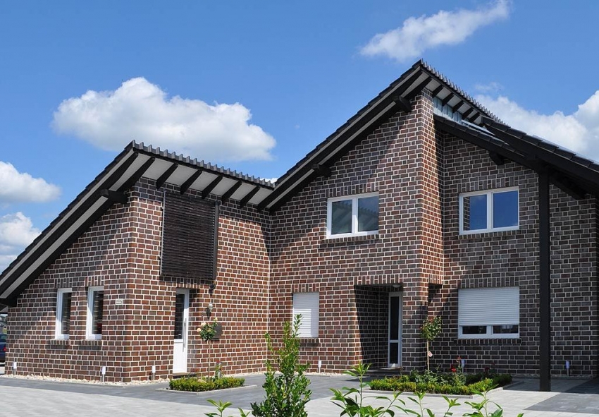 Piękna dekoracja elewacji budynku płytkami klinkierowymi polskiej firmy Cerrad Piękna dekoracja elewacji budynku płytkami klinkierowymi polskiej firmy Cerrad