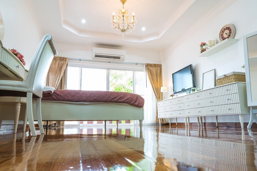 ניתן להשיג תקרה לבנה ואחידה לחלוטין בזכות צבע אקרילי, בעל מבנה צפוף ומסכות סדקים ניתן להשיג תקרה לבנה ואחידה לחלוטין בזכות צבע אקרילי, בעל מבנה צפוף ומסכות סדקים