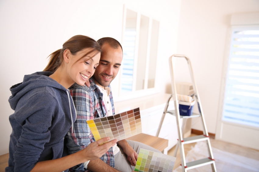 לפני שמתחילים לכסות את התקרה, עליכם לבחור את הצבע והמרקם הנכונים של הצבע לפני שמתחילים לכסות את התקרה, עליכם לבחור את הצבע והמרקם הנכונים של הצבע