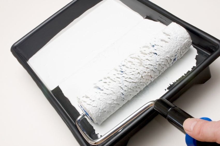 אם אתה צריך לצבוע במהירות את התקרה, עדיף להשתמש בצבע של המותג Dufa, שאין לו ריח חריף ומתייבש תוך כמה שעות אם אתה צריך לצבוע במהירות את התקרה, עדיף להשתמש בצבע של המותג Dufa, שאין לו ריח חריף ומתייבש תוך כמה שעות