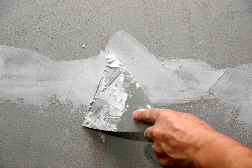 เพื่อให้ได้พื้นผิวที่เรียบและเรียบสมบูรณ์ก่อนทาสีคุณควรให้ความสนใจเป็นพิเศษกับความผิดปกติและรอยแตกทั้งหมด เพื่อให้ได้พื้นผิวที่เรียบและเรียบสมบูรณ์ก่อนทาสีคุณควรให้ความสนใจเป็นพิเศษกับความผิดปกติและรอยแตกทั้งหมด