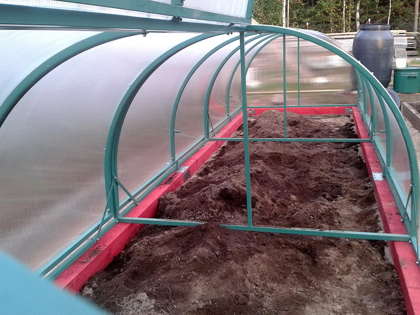 Rammen laget av profilerte metallrør vil være mer holdbar enn andre Rammen laget av profilerte metallrør vil være mer holdbar enn andre