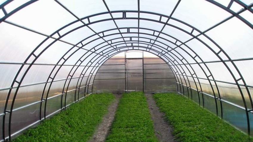 Stalowy profil jest bardzo trwały i może wytrzymać znaczne obciążenia Stalowy profil jest bardzo trwały i może wytrzymać znaczne obciążenia