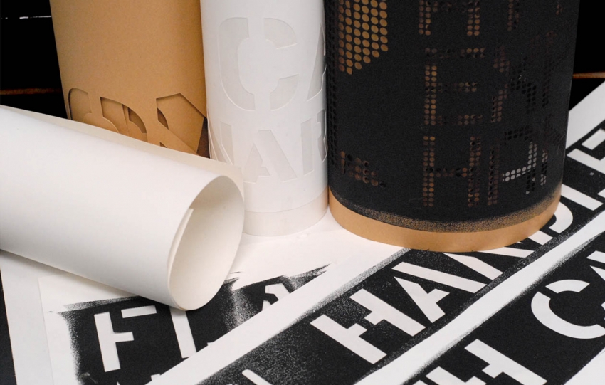 Pentru desenarea mai precisă a liniilor fine ale imaginii, este mai bine să utilizați folie autoadezivă. Pentru desenarea mai precisă a liniilor fine ale imaginii, este mai bine să utilizați folie autoadezivă.