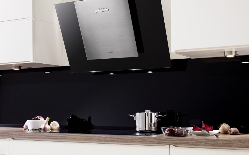 Máy hút mùi Electrolux là một trong những loại máy chạy êm nhất, đồng thời có công suất đủ lớn. Máy hút mùi Electrolux là một trong những loại máy chạy êm nhất, đồng thời có công suất đủ lớn.