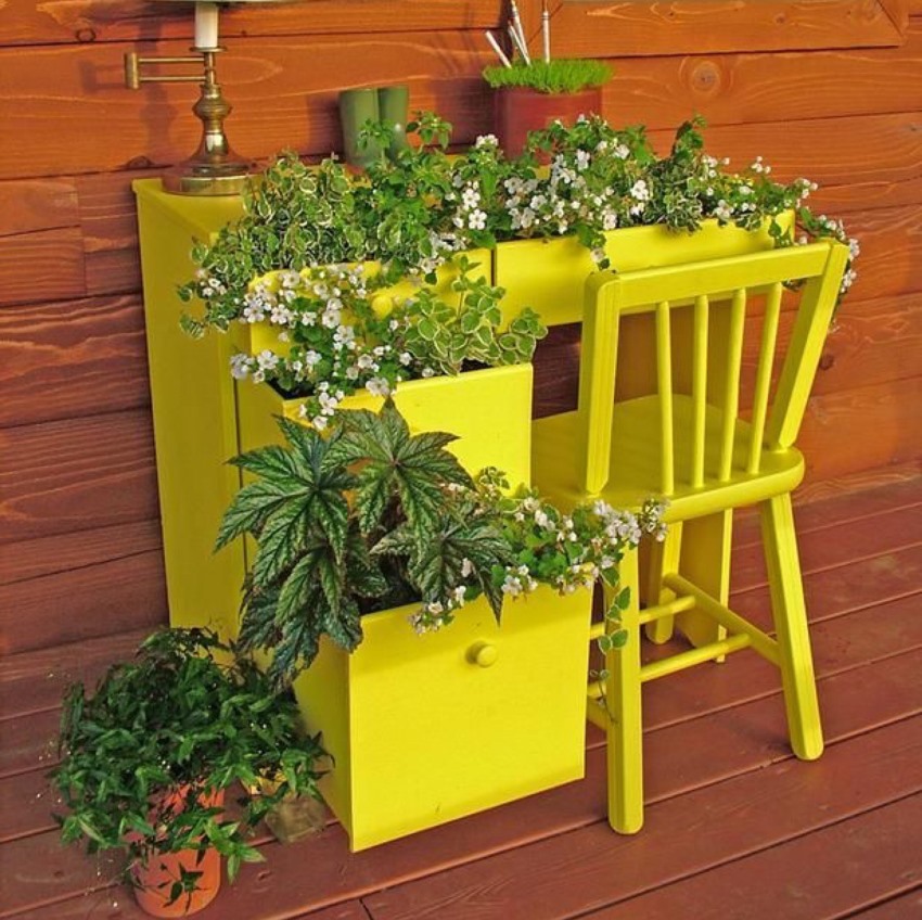 Original loddrett seng fra et gammelt bord Original loddrett seng fra et gammelt bord