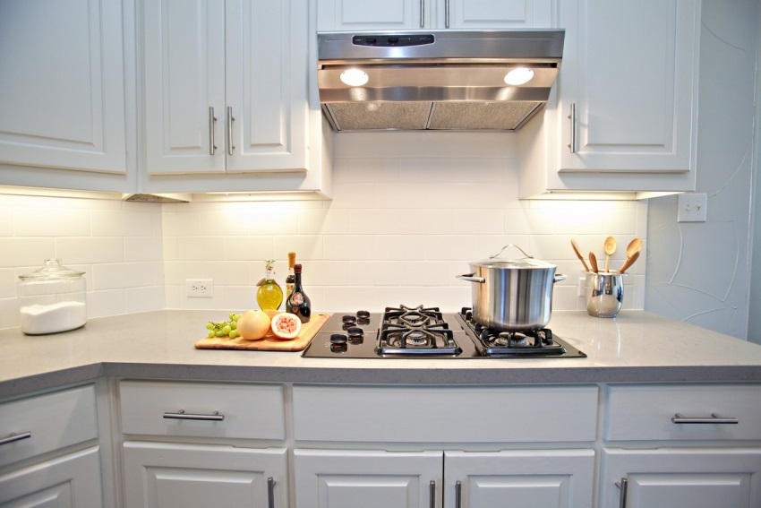 Vstavaný kuchynský digestor v interiéri Vstavaný kuchynský digestor v interiéri