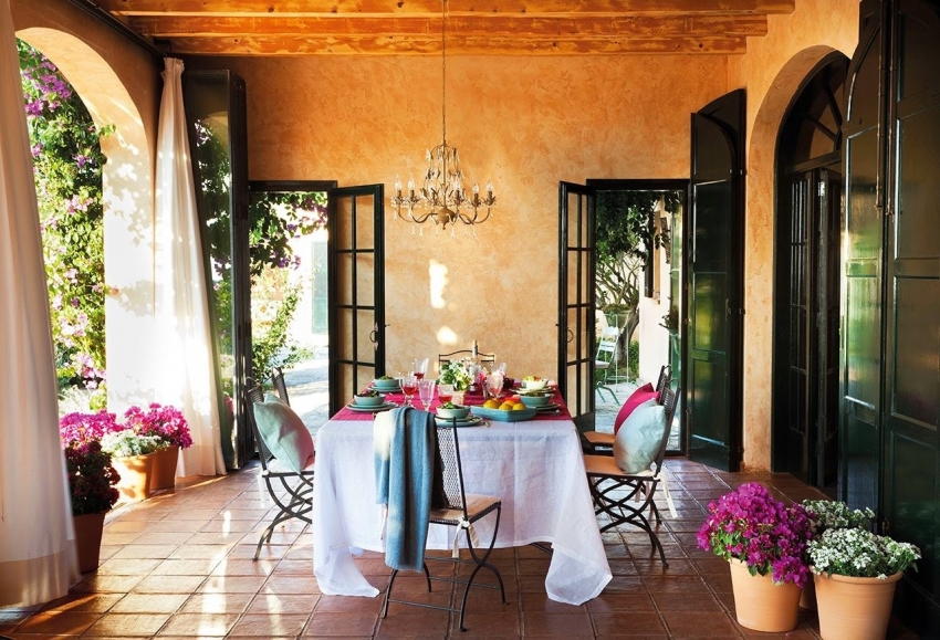 Za ukrašavanje fasade i trijema kuće, vrijedi odabrati žbuku, koja ima ne samo karakteristike visokih performansi, već i ukrasna svojstva Za ukrašavanje fasade i trijema kuće, vrijedi odabrati žbuku, koja ima ne samo karakteristike visokih performansi, već i ukrasna svojstva