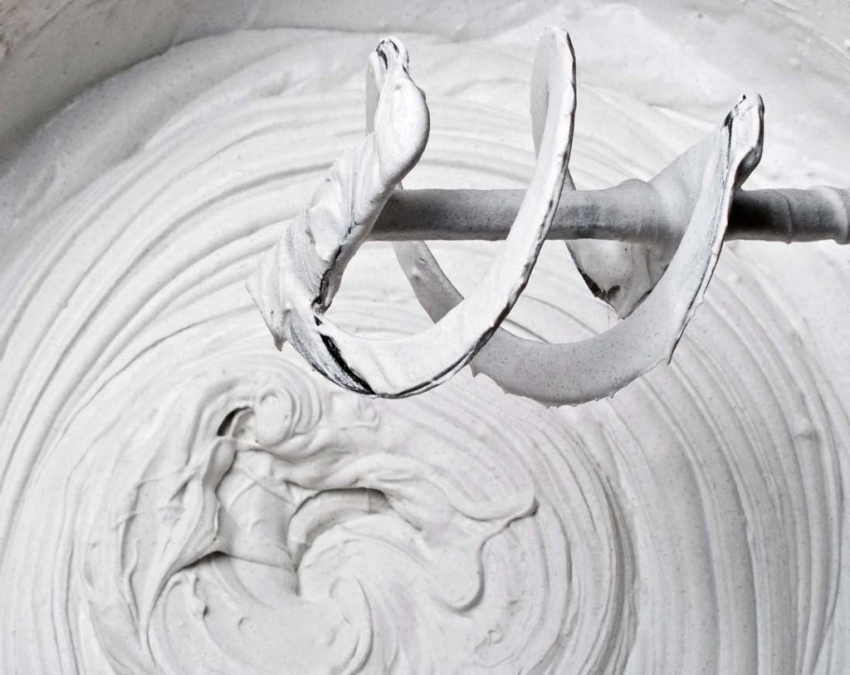 Ispravna konzistencija žbuke omogućit će vam nanošenje smjese na površinu visoke kvalitete i izbjegavanje kapanja i neravnina Ispravna konzistencija žbuke omogućit će vam nanošenje smjese na površinu visoke kvalitete i izbjegavanje kapanja i neravnina