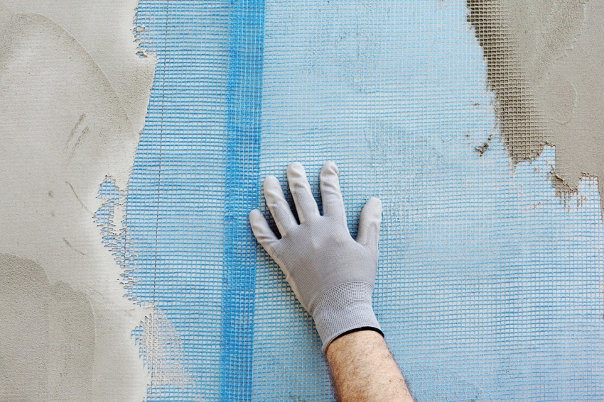 Ovisno o vrsti žbukanja, preporučuje se upotreba armaturne mreže za poboljšanje prianjanja Ovisno o vrsti žbukanja, preporučuje se upotreba armaturne mreže za poboljšanje prianjanja