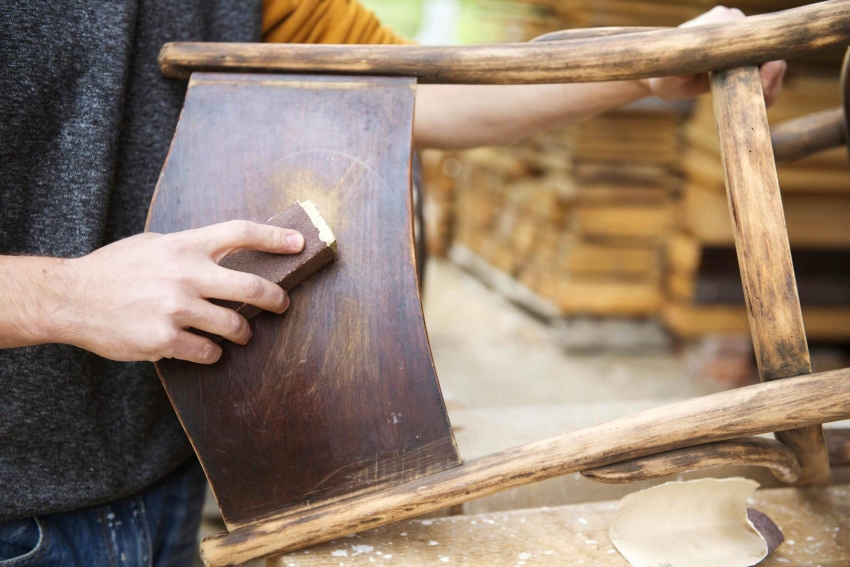 Prije premazivanja uljnom bojom, proizvod se mora temeljito očistiti kako bi se postigao najbolji rezultat bojanja. Prije premazivanja uljnom bojom, proizvod se mora temeljito očistiti kako bi se postigao najbolji rezultat bojanja.