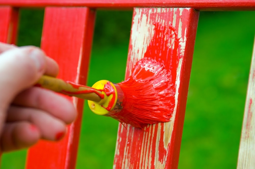 Farba perchlorowinylowa służy do wykańczania zewnętrznych konstrukcji i budynków, tworząc na ich powierzchni gęstą warstwę ochronno-dekoracyjną Farba perchlorowinylowa służy do wykańczania zewnętrznych konstrukcji i budynków, tworząc na ich powierzchni gęstą warstwę ochronno-dekoracyjną