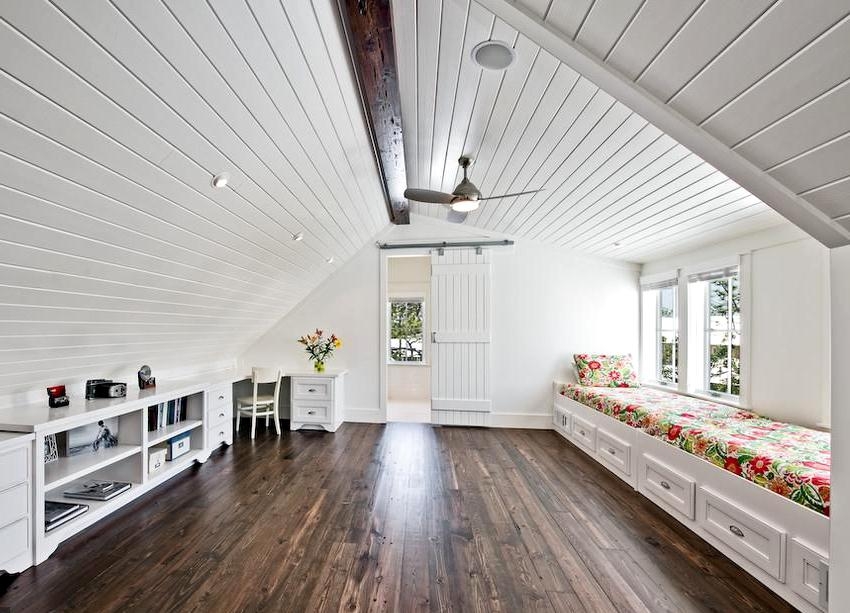 Vannbasert maling for tre inneholder PVA og latex og har en overkommelig pris Vannbasert maling for tre inneholder PVA og latex og har en overkommelig pris